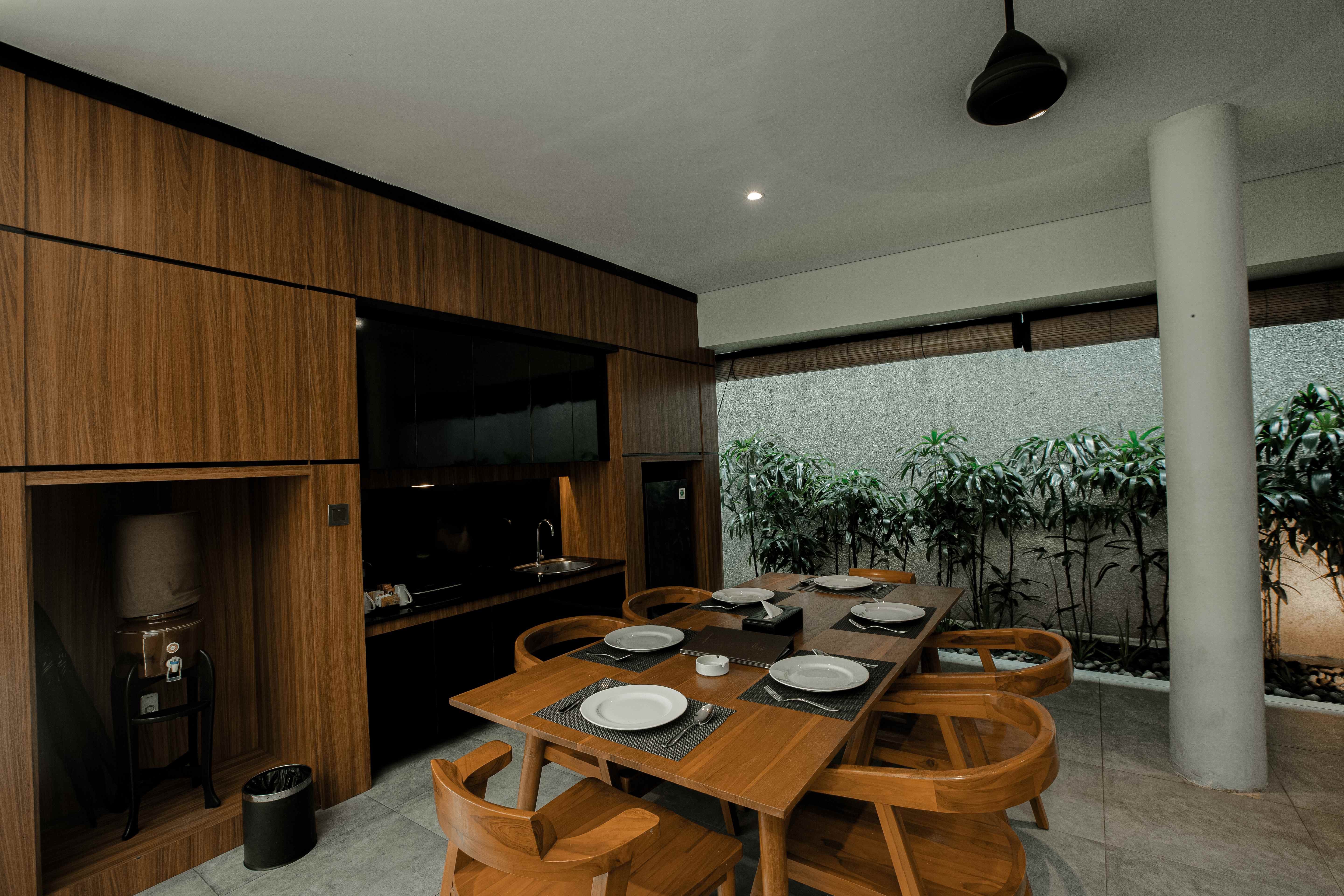 1732849832.4037_Agranusa_Villa_Dining_Room.jpg