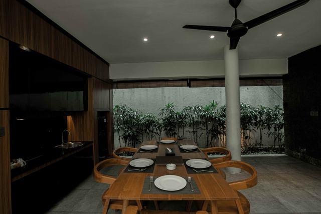 1732849025.1723_Agranusa_Villa_Dining_Room_2.jpg