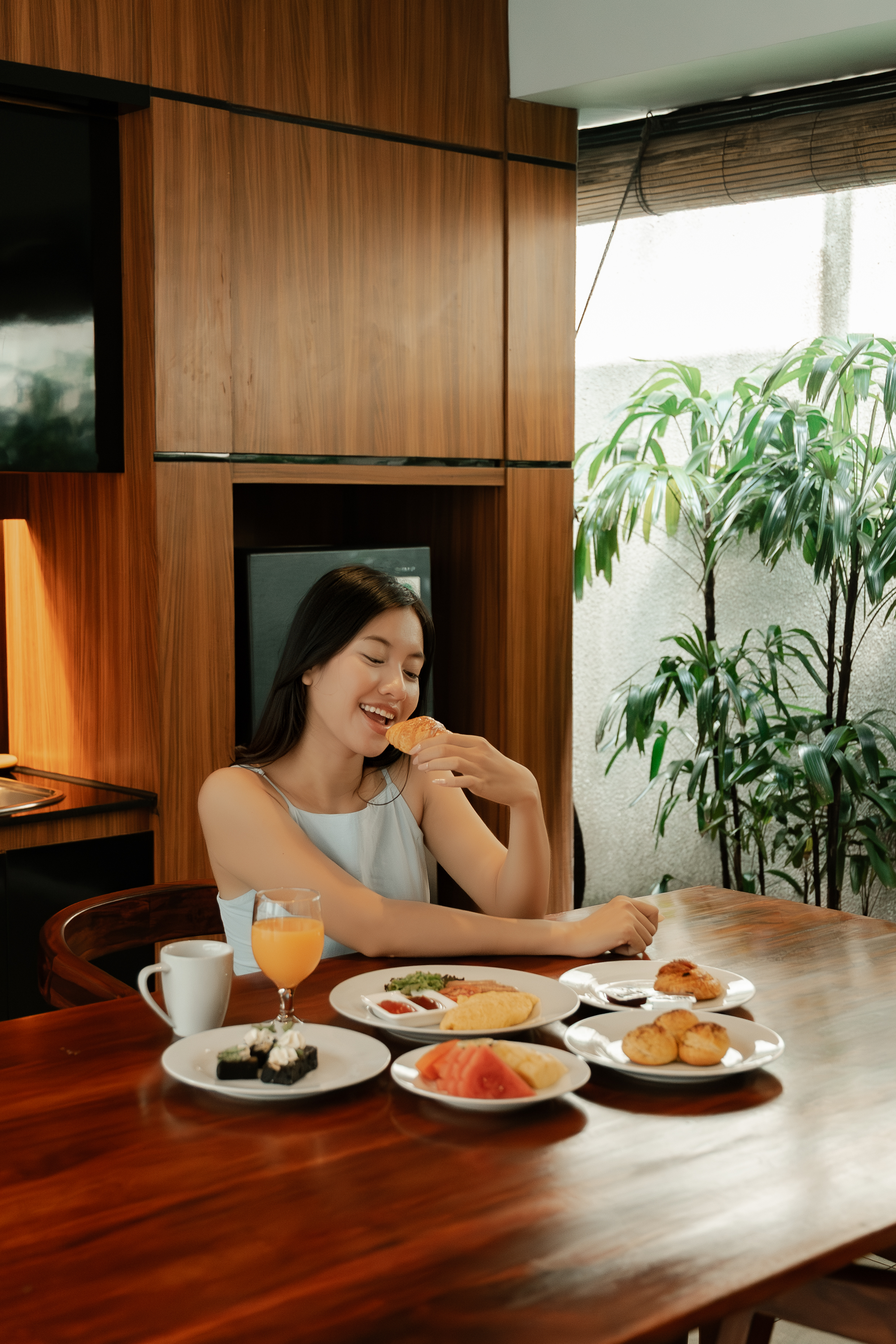 Guest enjoy breakfast at Agranusa Signature Villa