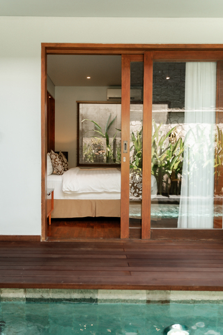 Room from private pool
